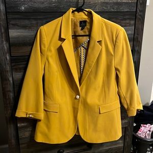 Mustard blazer!